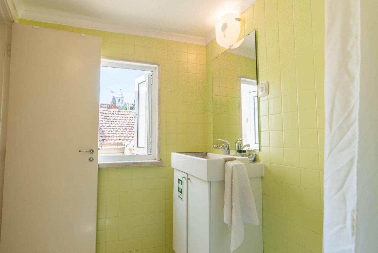 Apartamento Cozy Two Bedroom In Santa Marinha Lisboa